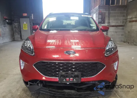 2020 Ford Escape Titanium z USA, uszkodzony, nr VIN 1FMCU9J95LUB50102